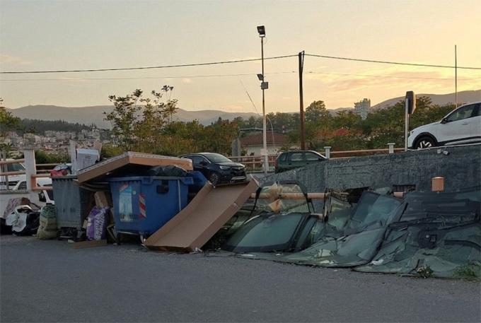 Όταν η πόλη γίνεται... αυλή για τα σκουπίδια μας!