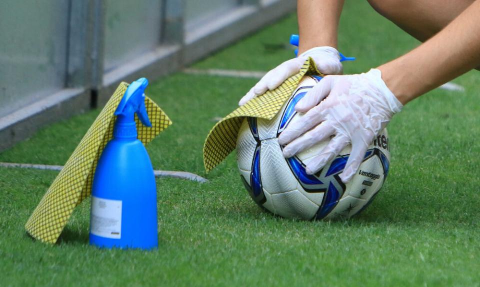 Lockdown: Τι θα γίνει με το ποδόσφαιρο, αποφασίζει ο πρωθυπουργός