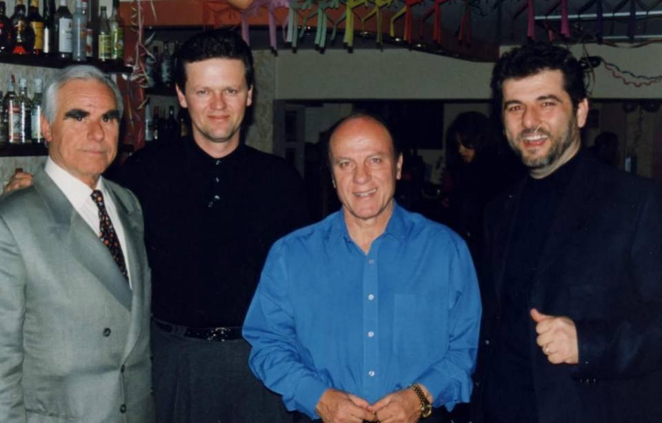 Στο... άντρο του στρατηγού!