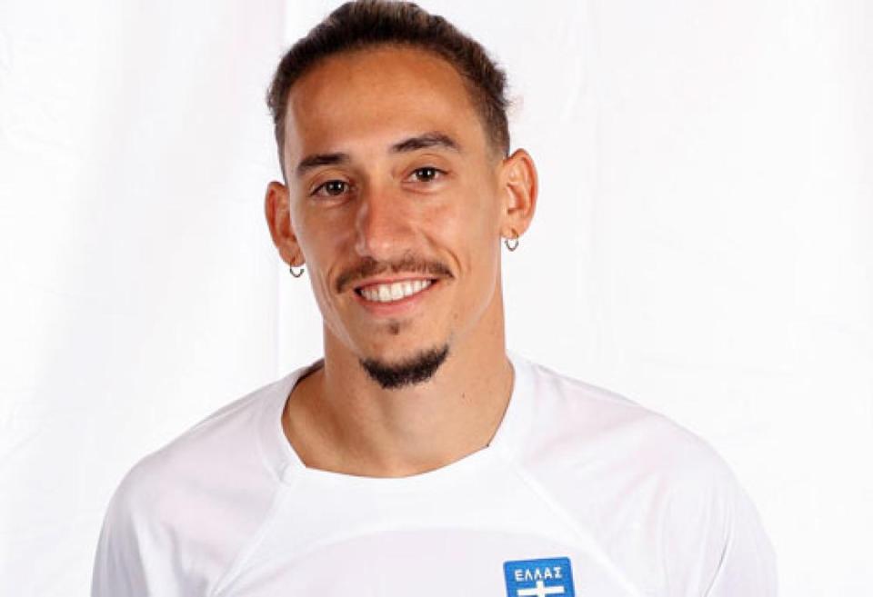 Ο Τσιμίκας χάρισε το κύπελλο στην Λίβερπουλ!