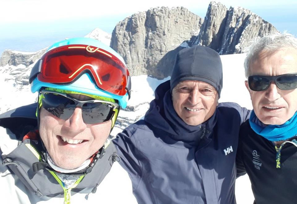 Καλή θέση της Ντάνου - Ναουσαίοι Ορειβάτες στα 2912 μέτρα υψόμετρο