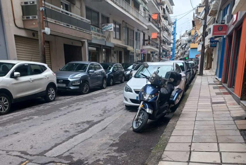 Δίκυκλα που «κλέβουν» θέσεις Ι.Χ.