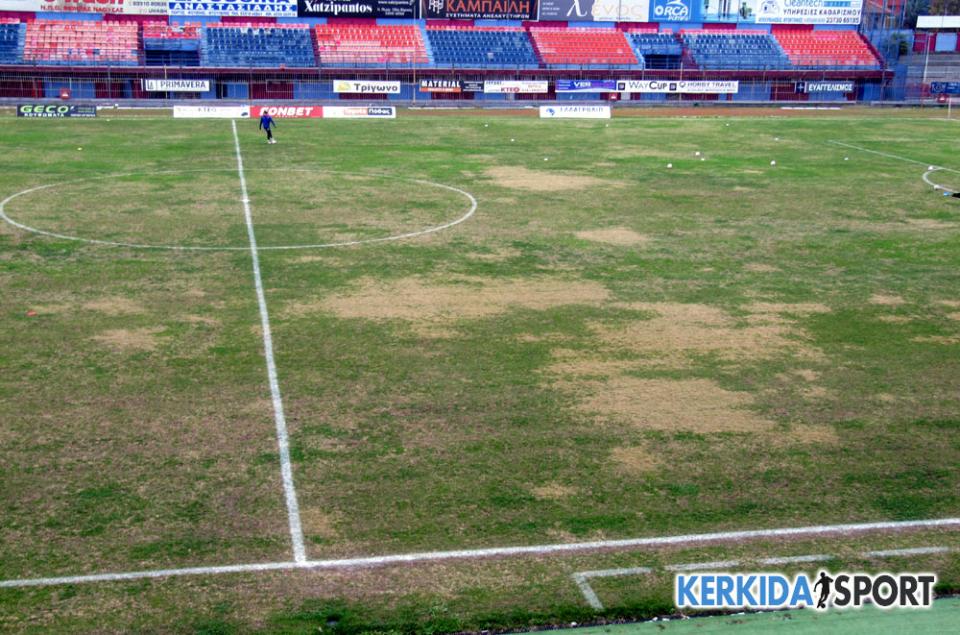 Σε κακό χάλι ο αγωνιστικός χώρος του Δημοτικού σταδίου Βέροιας! (φωτο)