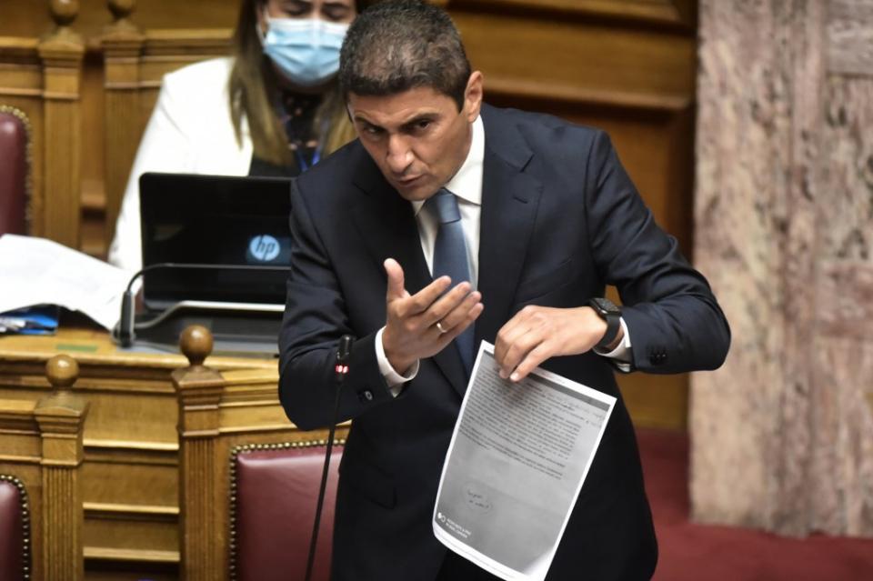 Τέλος και από τη Βουλή στα περί αναδιάρθρωσης (video)