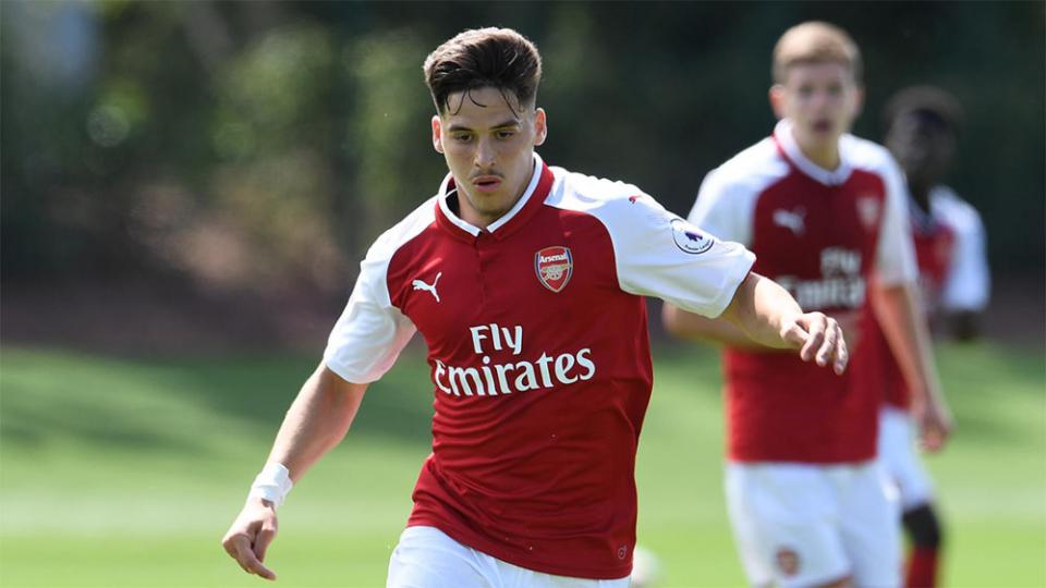 Παίκτης που έπαιξε στην Άρσεναλ προπονείται με τη "Βασίλισσα"! (φωτο - βίντεο)