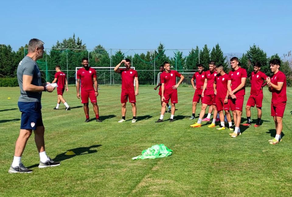 Παρουσιάζει Δερμιτζάκη εν μέσω αντιδράσεων η ΑΕΛ!