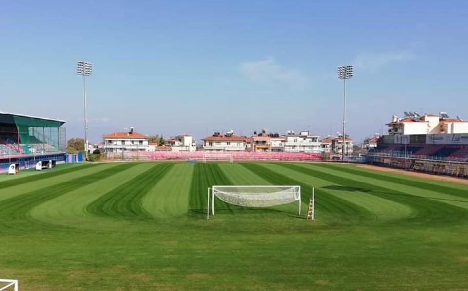 "Χαλί" ο αγωνιστικός χώρος του Δημοτικού σταδίου Βέροιας! (φωτο)