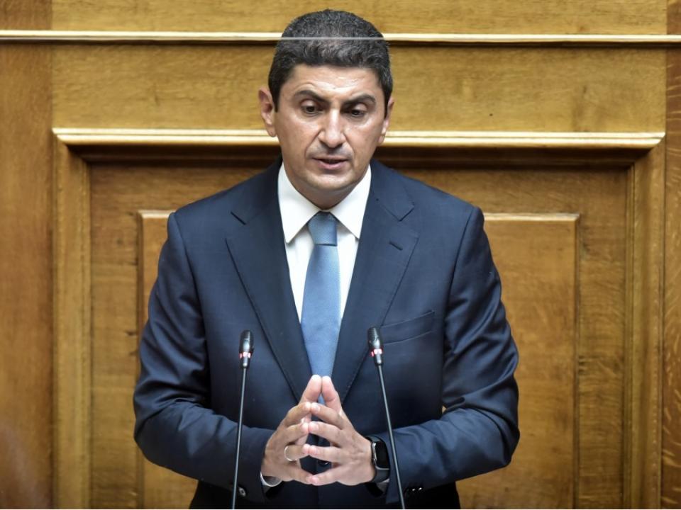 Αυγενάκης: «Αναδιαρθρώνονται οι επαγγελματικές κατηγορίες»