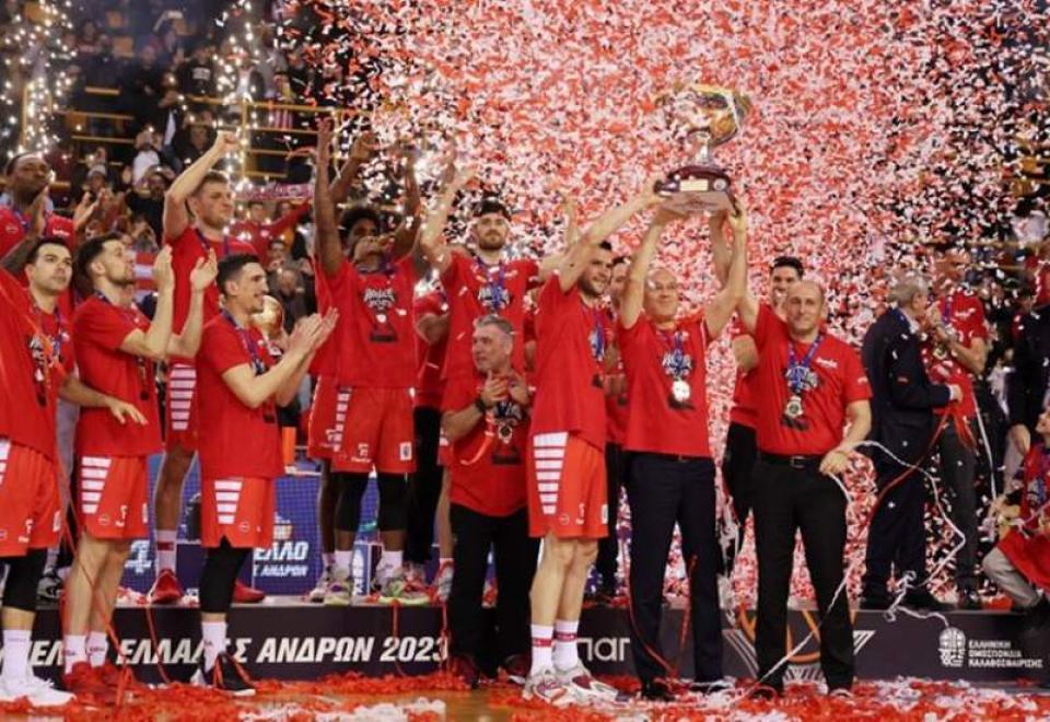 Επίδειξη δύναμης από τον Ολυμπιακό - Στέφθηκε Κυπελλούχος Ελλάδος