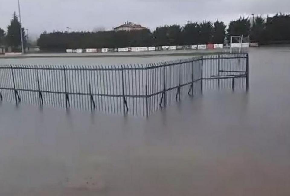 Πραγματική... λίμνη το γήπεδο του Αλμωπού στην Αριδαία!