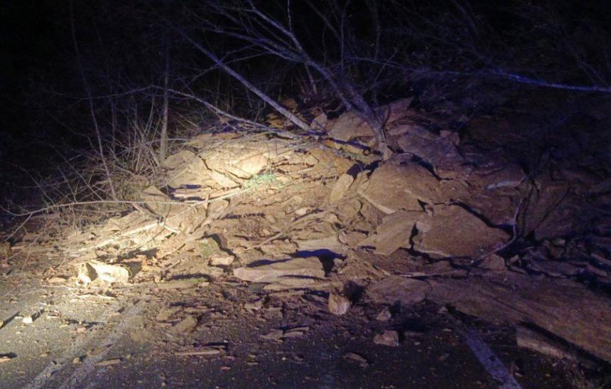 Κλειστός λόγω σοβαρής κατολίσθησης ο δρόμος Νάουσας - Σελίου