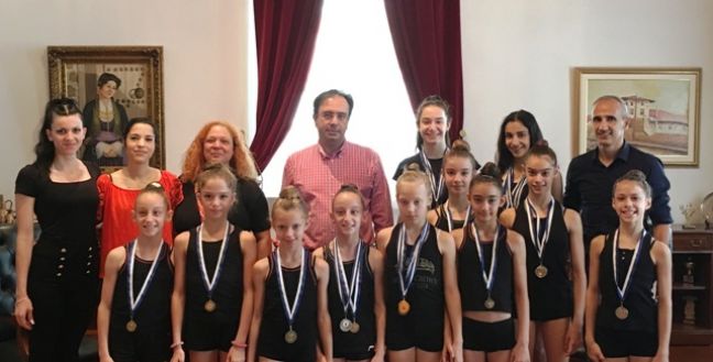 Αθλήτριες της Ρυθμικής Γυμναστικής του Φιλίππου στο Δήμαρχο Βέροιας