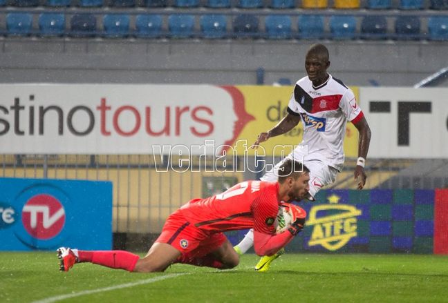 Λαβωμένη επέστρεψε στη βάση της η «Βασίλισσα»