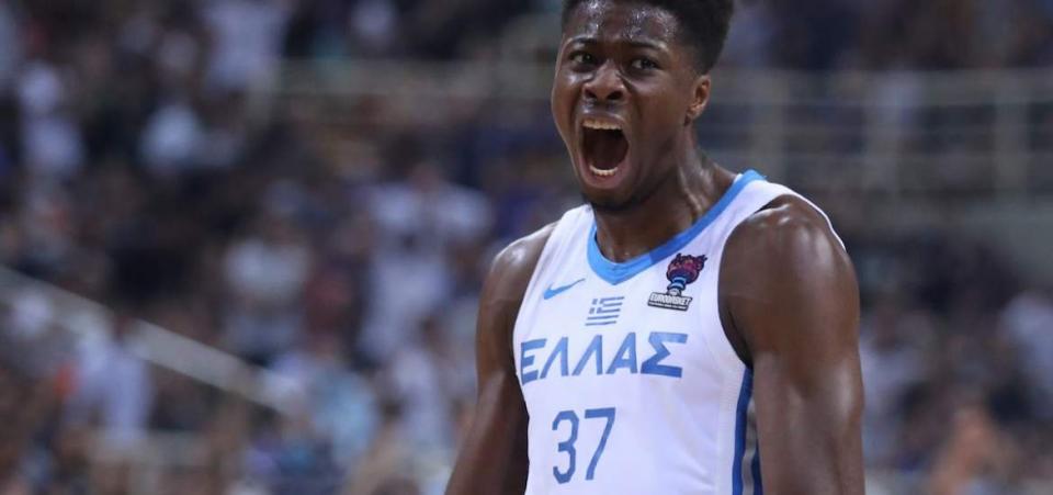 Ο Κώστας... ντύθηκε Γιάννης και η τρομερή Εθνική νίκησε και τους Τούρκους!