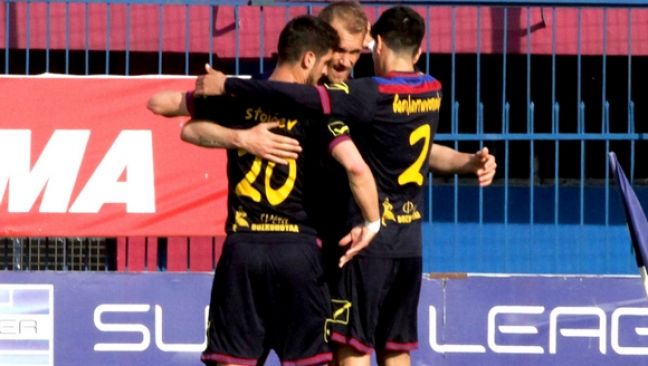 «Σκοτωμός» για την παραμονή στην οποία ελπίζει και η «Βασίλισσα»