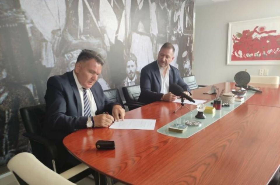 Μεταβίβασε την ΑΕΛ ο Κούγιας!