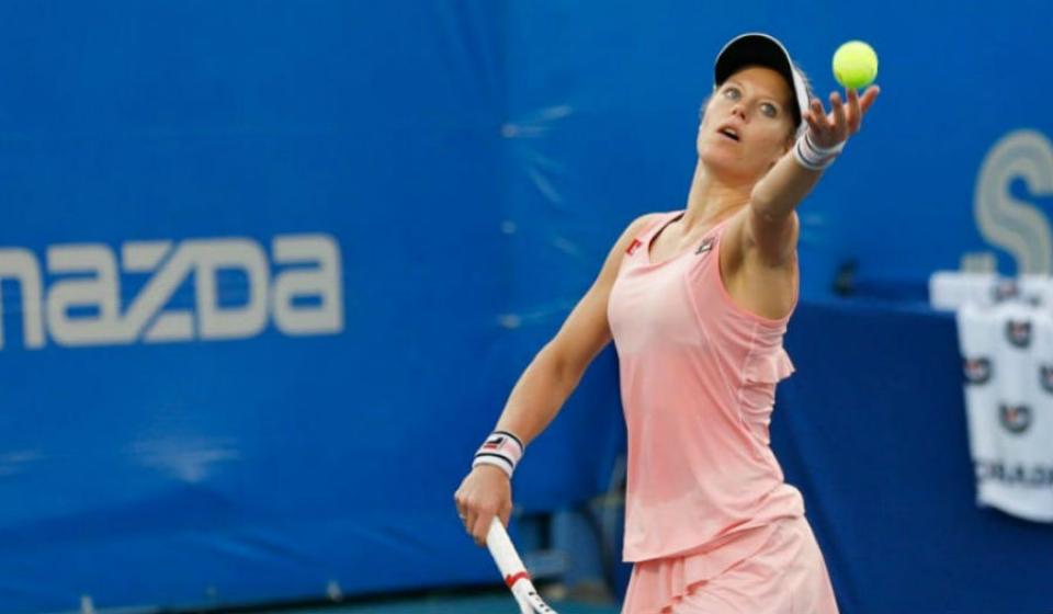 Over στους άνδρες και προσγείωση για Κένιν