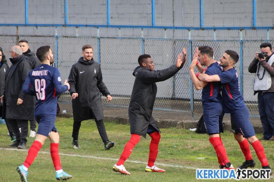 Άνοιξε την ψαλίδα η "Βασίλισσα"