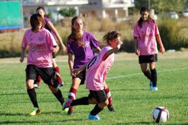 Τα κορίτσια της Αγ. Βαρβάρας υποδέχονται τις Νεφέλες Πιερίας