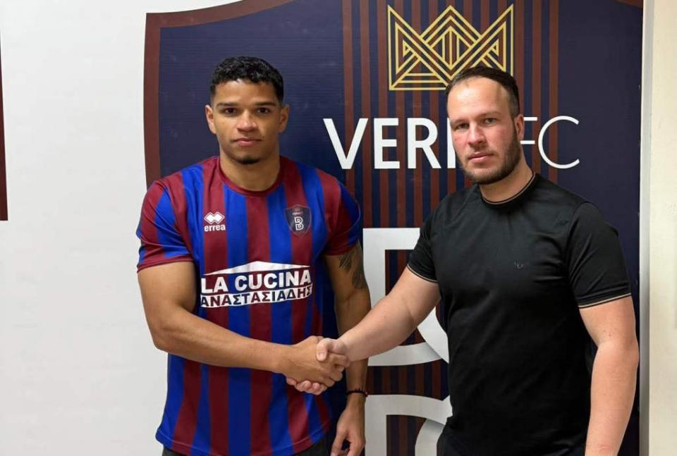 Βέροια: "Ντύθηκε" στα κυανέρυθρα και ο Τζον Παχάρο!