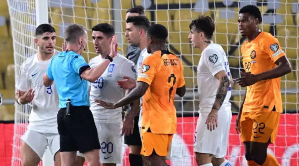 "Λύγισε" με πέναλτι στις καθυστερήσεις η Εθνική απέναντι στην Ολλανδία