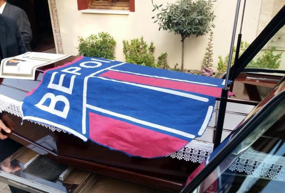 Με την σημαία της "Βασίλισσας" κηδεύτηκε ο Μανώλης Μόσχος