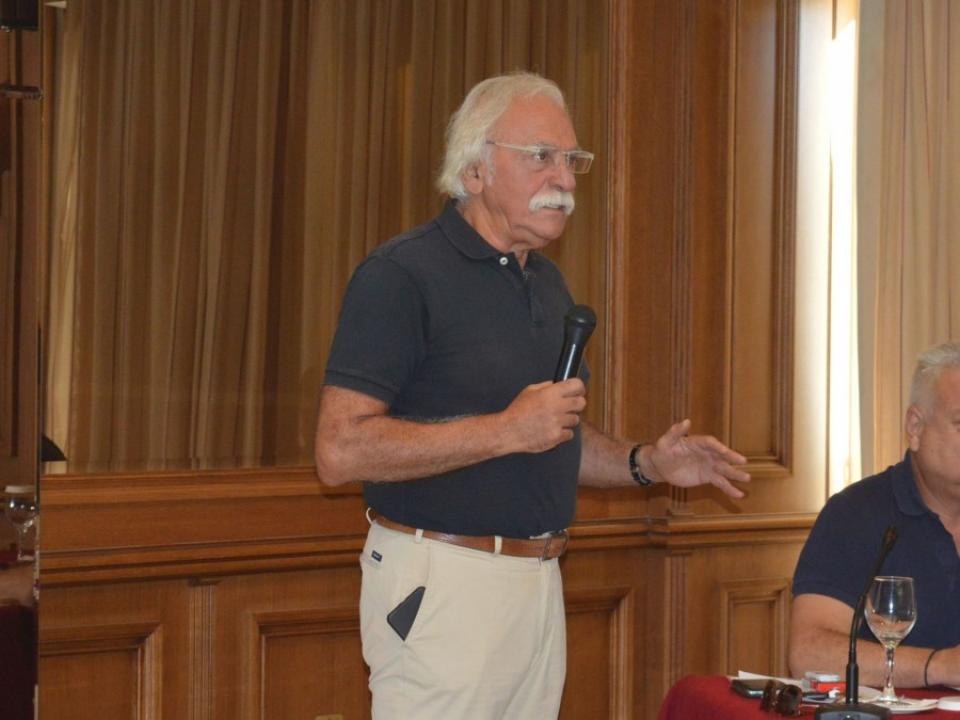 «Δεν υφίσταται νομικά Φούτμπολ Λιγκ 2 ομίλων»