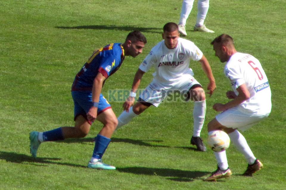 «Πέταξε» τη νίκη στην Ευκαρπία η ΒΕΡΟΙΑ - Εντός έδρας ήττα από την ΑΕΛ