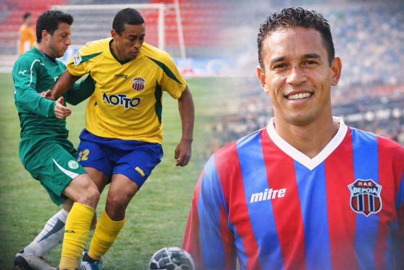 Ο ΜΑΡΚΟ ΑΟΥΡΕΛΙΟ ΜΕ ΤΗΝ ΦΑΝΕΛΑ ΤΗΣ "ΒΑΣΙΛΙΣΣΑΣ"