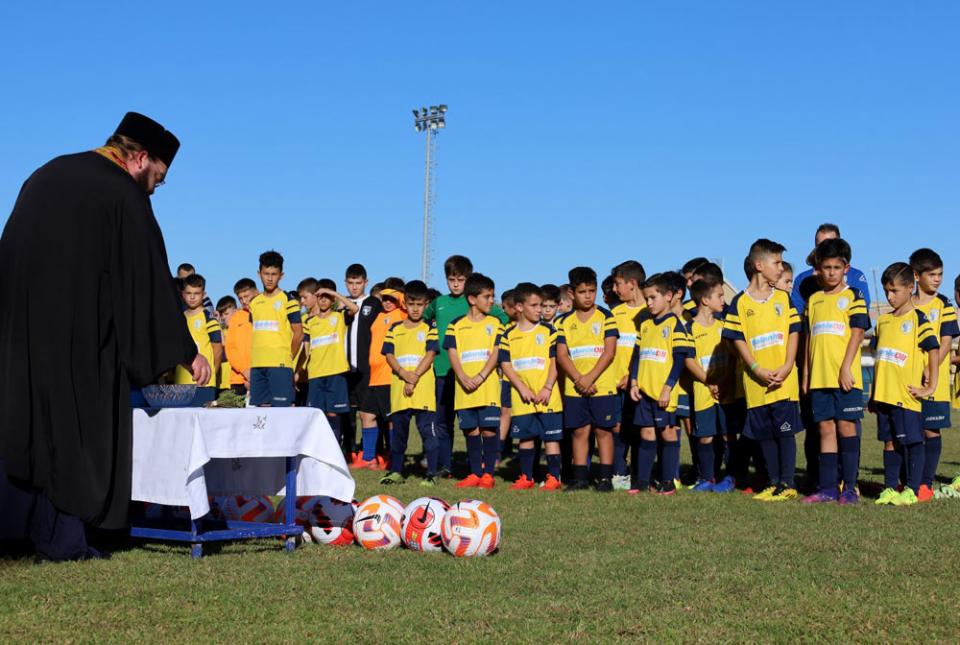 Έγινε ο αγιασμός της Σχολής Ποδοσφαίρου Α.Ε.Π Βέροιας - "Στέφανος Γαϊτάνος" (φωτο)