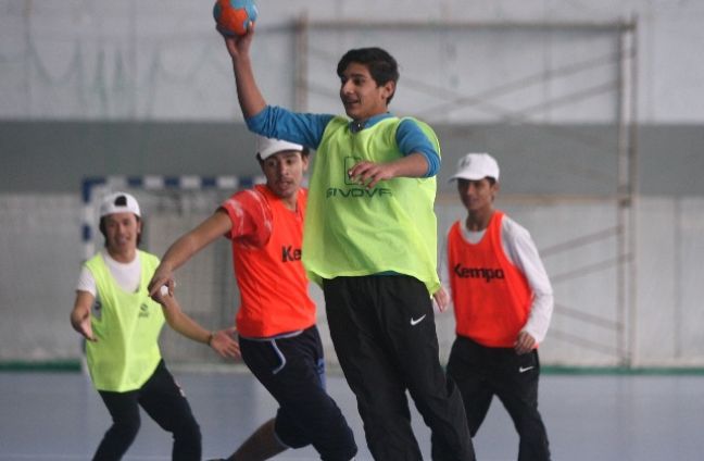 Tα προσφυγόπουλα έπαιξαν Χάντμπολ