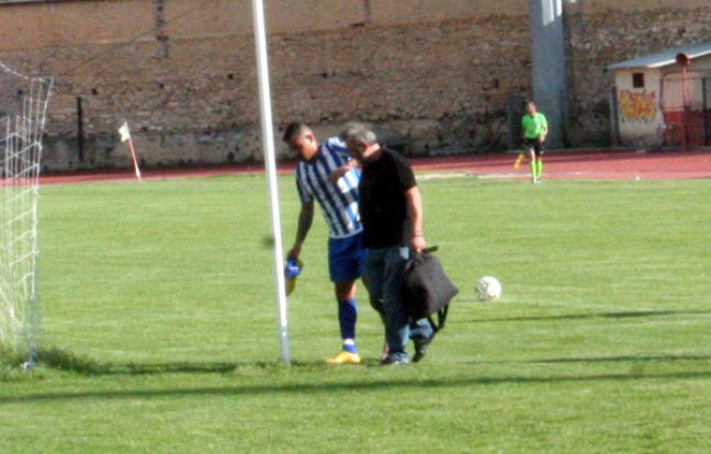 ΝΑΟΥΣΑ: Σοκ με Ουέλινγκτον - Στο πλευρό του η ομάδα!