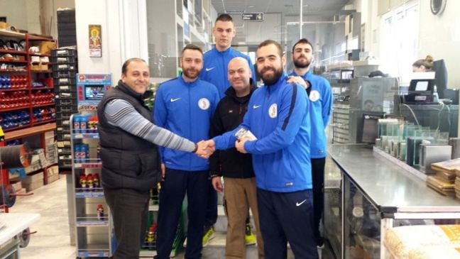Αντιπροσωπεία των παικτών του ΑΟΚ Βέροιας σε χορηγούς