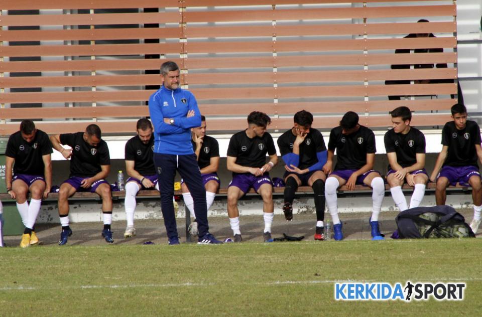 Το παλεύουν εξ' αποστάσεως και... σκόρπιοι στη "Βασίλισσα"!