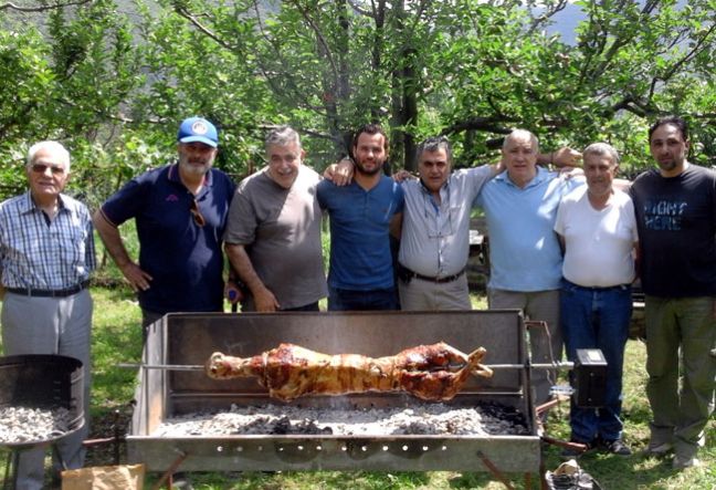Nαουσαίοι και Βεροιώτες μοιράστηκαν την χαρά της ανόδου με φαγοπότι!