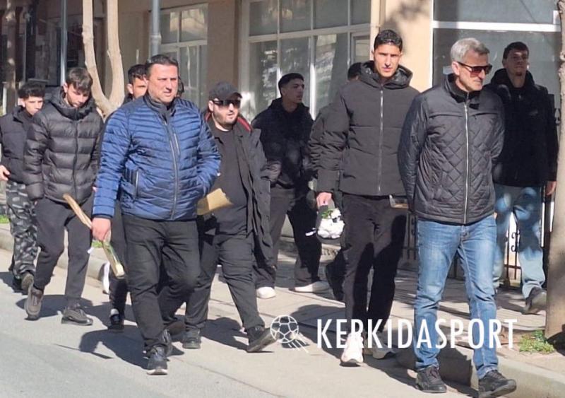 Θρήνος στην Αλεξάνδρεια: Το τελευταίο "αντίο" στα τρία παλικάρια - Εκεί και η Βέροια (φωτο)