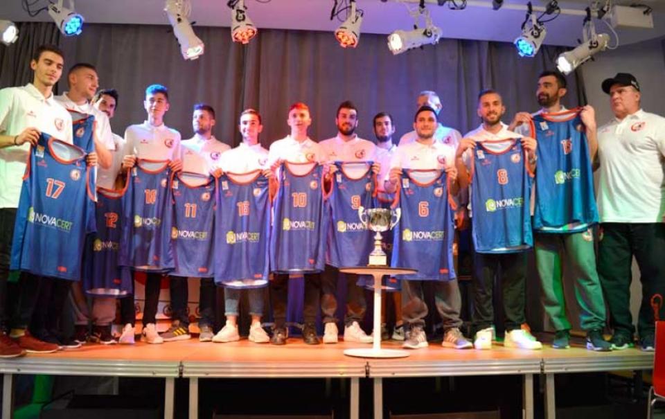 Με λιτό και μοντέρνο τρόπο η παρουσίαση της ομάδας μπάσκετ του ΦΙΛΙΠΠΟΥ Β.