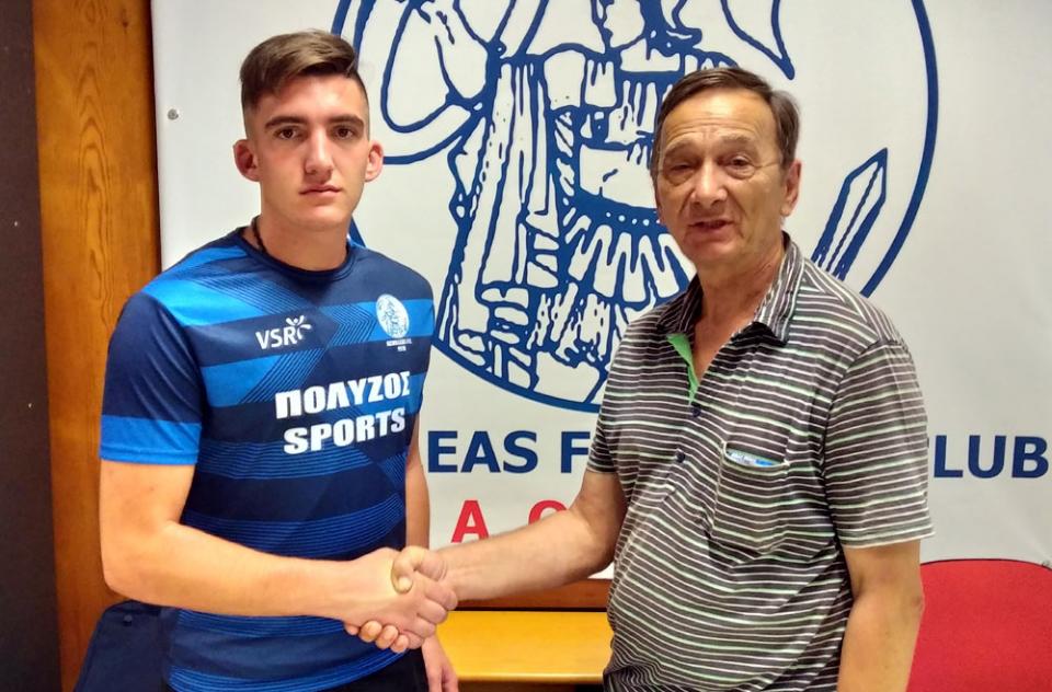 Πρώτη μεταγραφή για τον Αχιλλέα Νάουσας