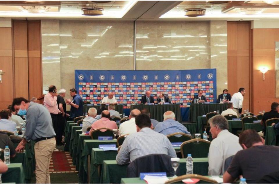 Την πρώτη πιστολιά στις ΕΠΣ την έριξε η ΕΠΟ