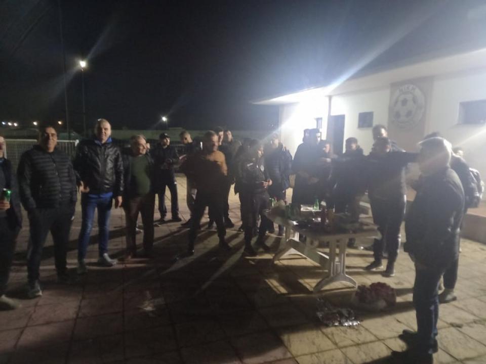 Νίκη Αγκαθιάς: Τελευταία προπόνηση με... μπάρμπεκιου (φωτο)